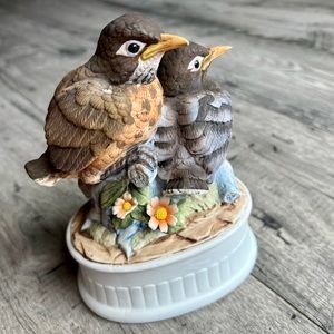 Robin KW5157 Porcelain figurine birds statue